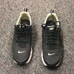 [NIKE] grey tennis shoes